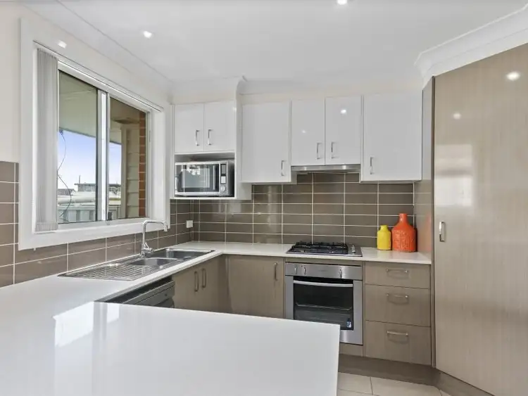 Fifth view of Homely villa listing, 4/81 Reddall Parade, Lake Illawarra NSW 2528