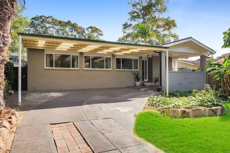 64 Lawn Avenue, Bradbury NSW 2560