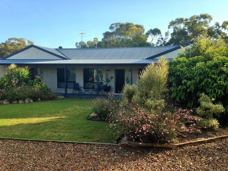 16 Queen Elizabeth Drive, Cooloola Cove QLD 4580