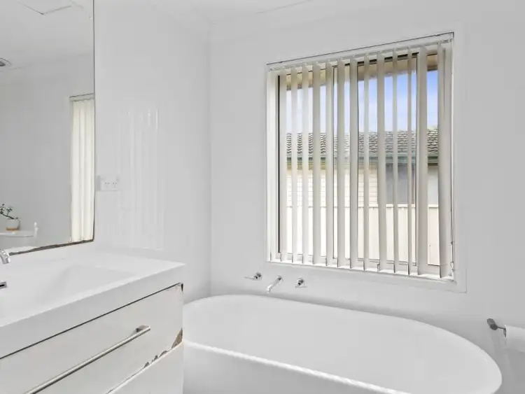 Fifth view of Homely house listing, 29 Eleebana Crescent, Koonawarra NSW 2530