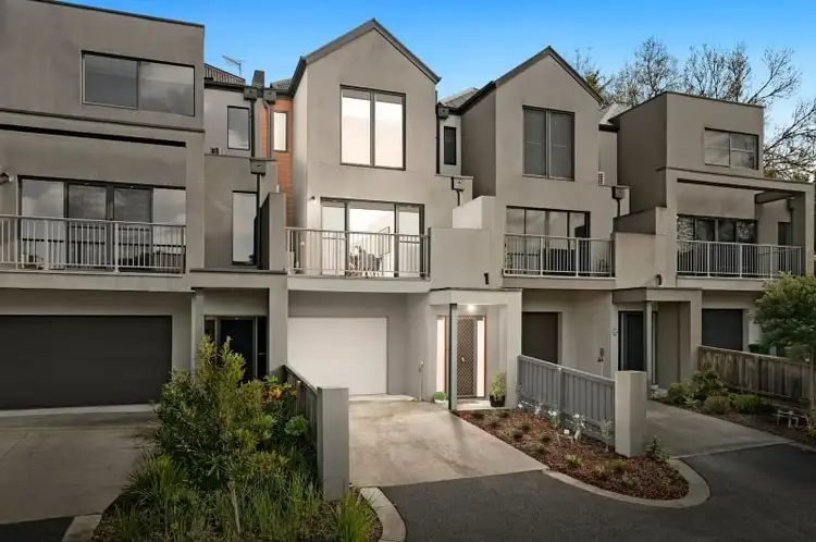6 Yellow Gum Crescent, Mooroolbark VIC 3138