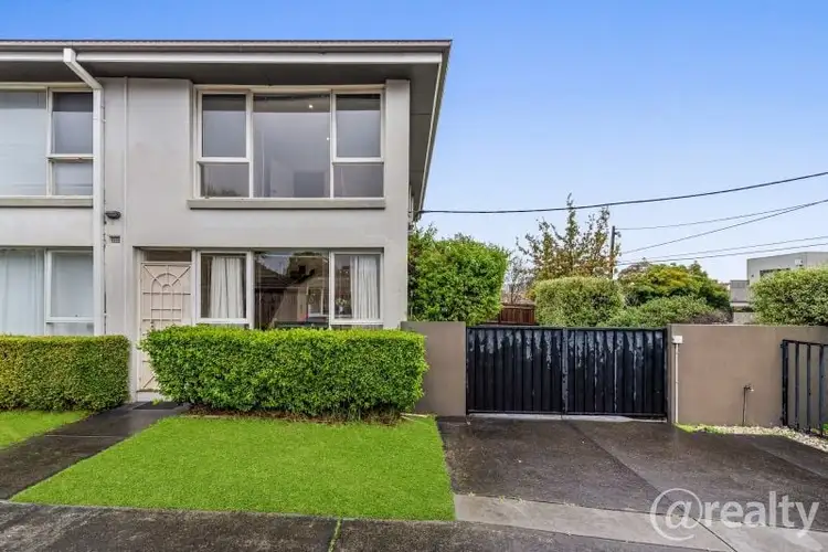 21 Camira Street