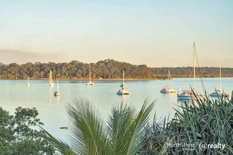 10 Emily Crescent, Macleay Island QLD 4184