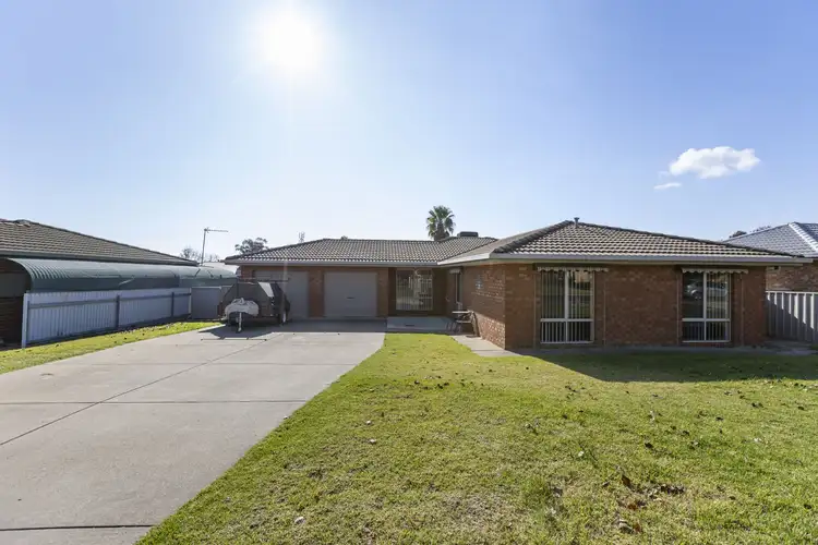54 Balleroo Crescent, Glenfield Park NSW 2650