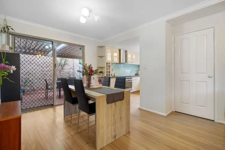 32 Tomkins Road