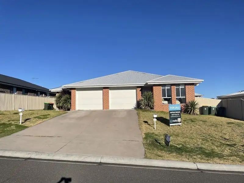 Main view of Homely semi-detached listing, 8 Newlands Crescent, Kelso NSW 2795