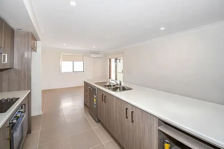 Fifth view of Homely semi-detached listing, 8 Newlands Crescent, Kelso NSW 2795