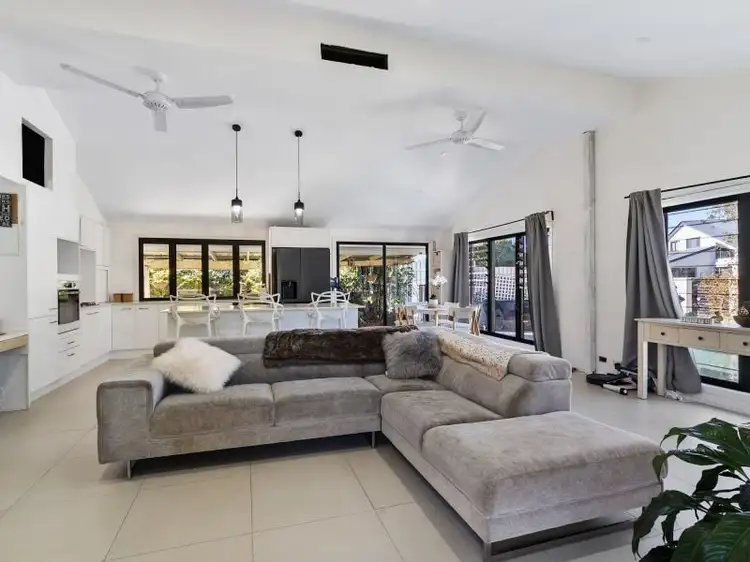 5 Seahawk Crescent, Burleigh Waters QLD 4220