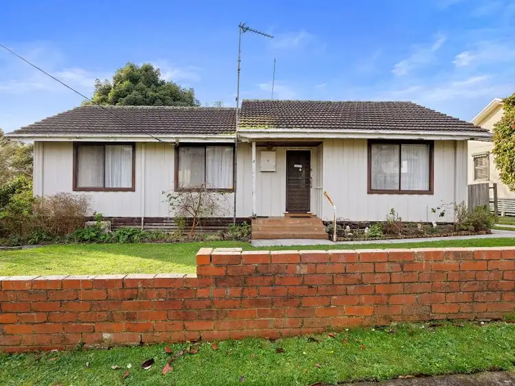 8 Bate Street, Leongatha VIC 3953