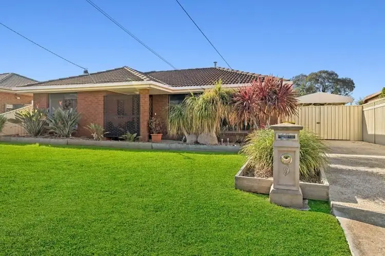 9 Weiskof Drive, Hoppers Crossing VIC 3029