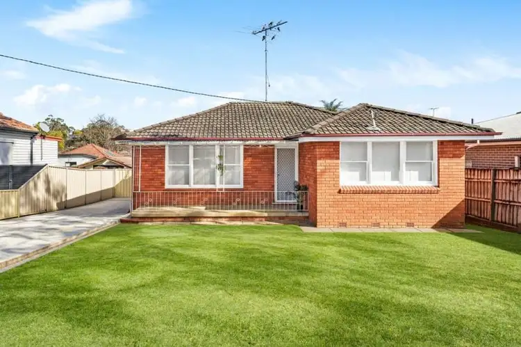 Main view of Homely house listing, 21 Hoddle Avenue, Bradbury NSW 2560