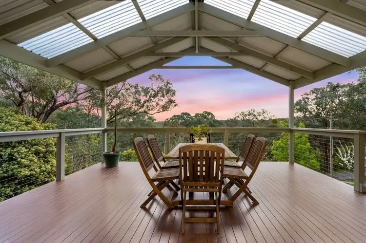16 Scotts Angle Road, Wattle Glen VIC 3096