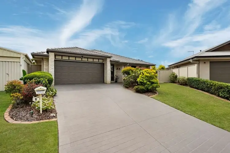 8 Houghton Close
