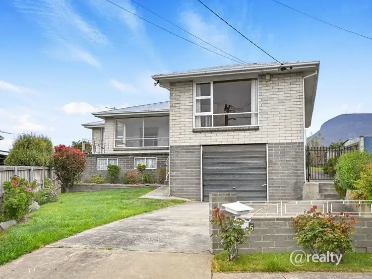 6 Ewens Court