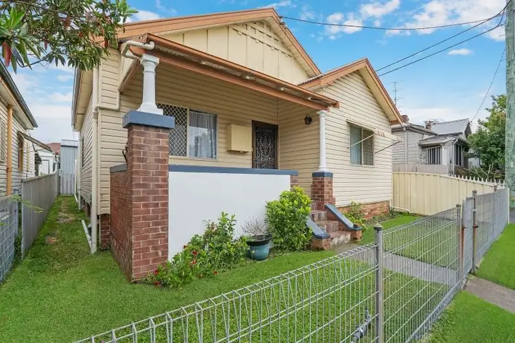 64 Barton Street, Mayfield NSW 2304