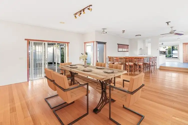 21 Armata Crescent