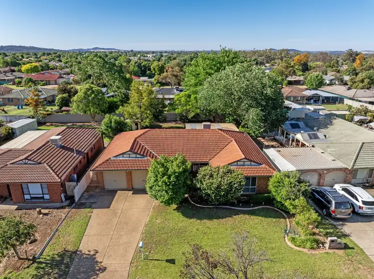 19 Balleroo Crescent, Glenfield Park NSW 2650