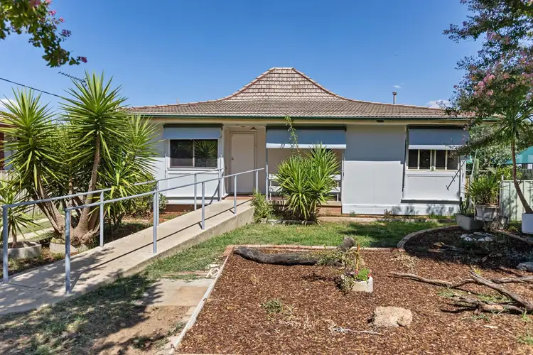 39 Chifley Crescent, Kooringal NSW 2650