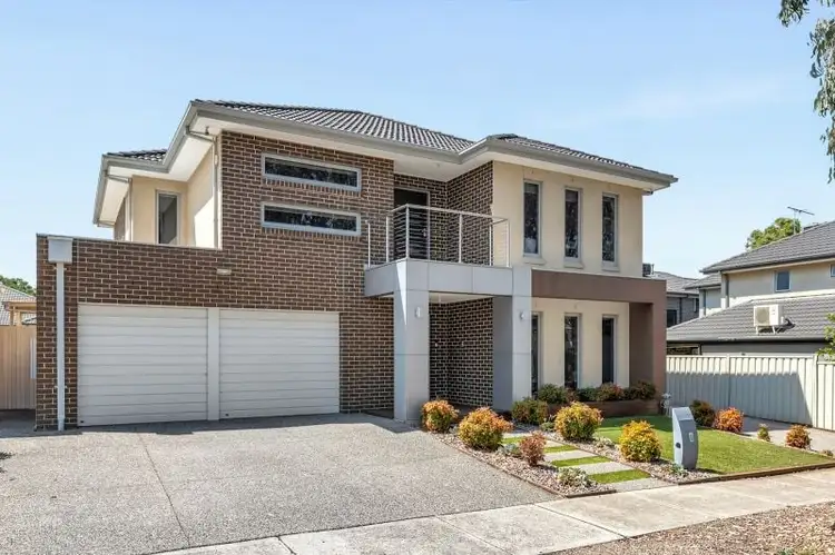 2 Derwent Close, Caroline Springs VIC 3023
