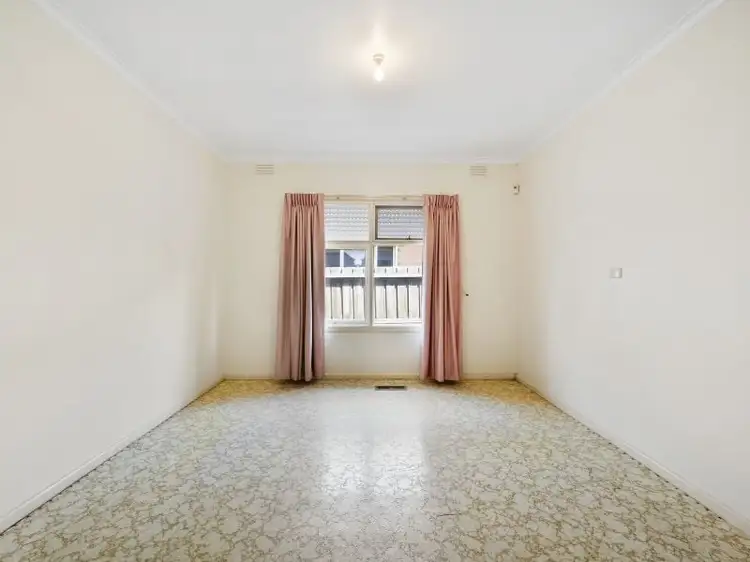 Sixth view of Homely house listing, 5 Ivanhoe Avenue, St Albans VIC 3021