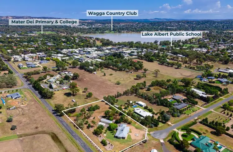 10 Bell Gum Place, Lake Albert NSW 2650