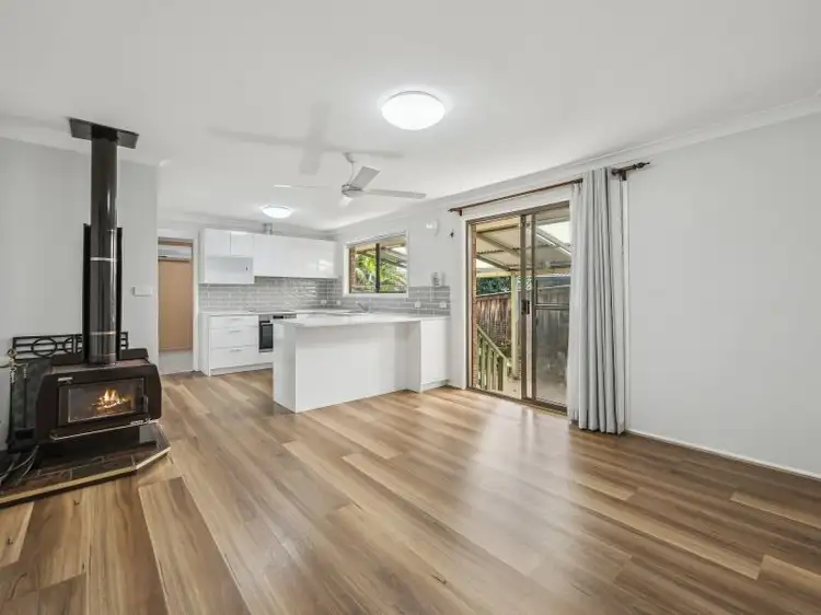 12 Carrywell Crescent