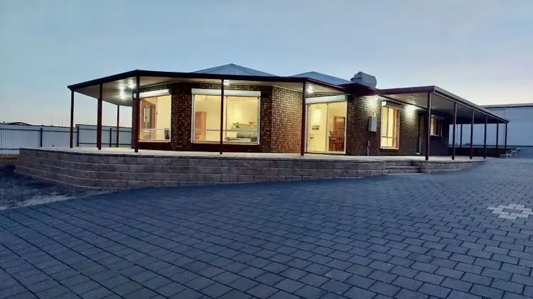 16 Oscar Williams Drive