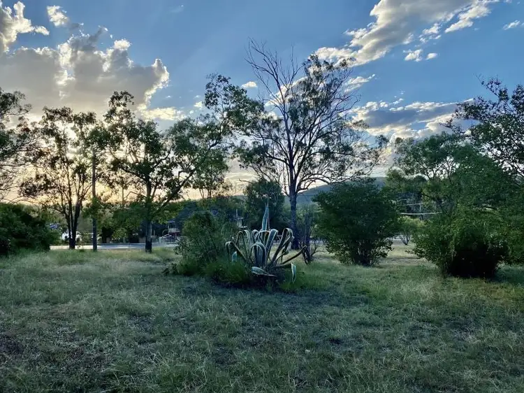 6 South Street, Esk QLD 4312