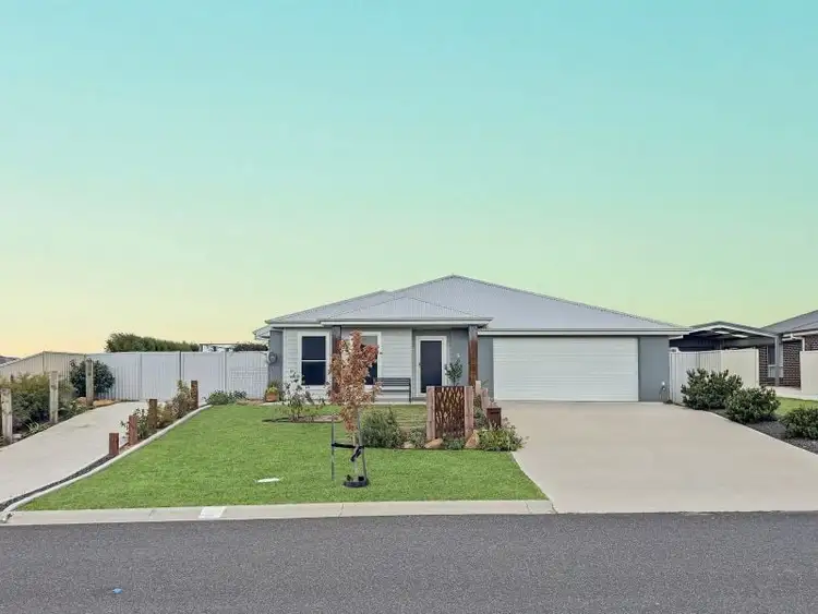 5 Hyacinth Way, Llanarth NSW 2795
