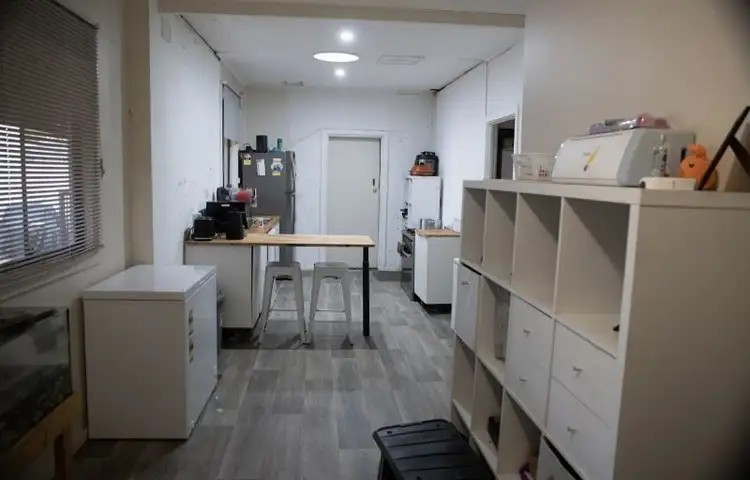 4 Crisp Road