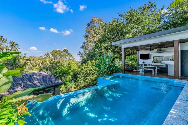 31 Fairweather Street, Kenmore QLD 4069