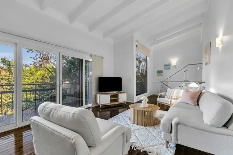 31 Fairweather Street, Kenmore QLD 4069