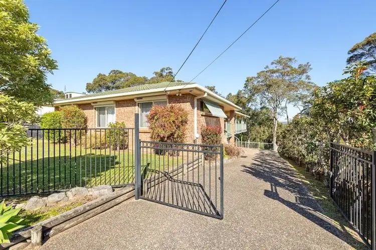 37 Hillcrest Avenue, North Narooma NSW 2546