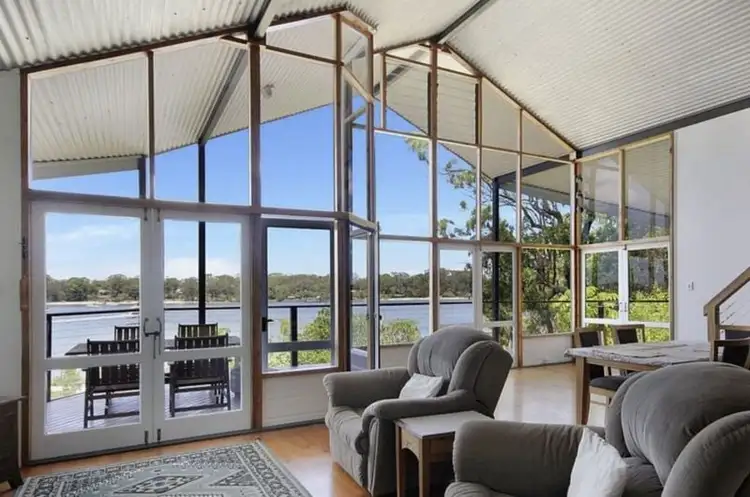 12 Russell Terrace, Macleay Island QLD 4184