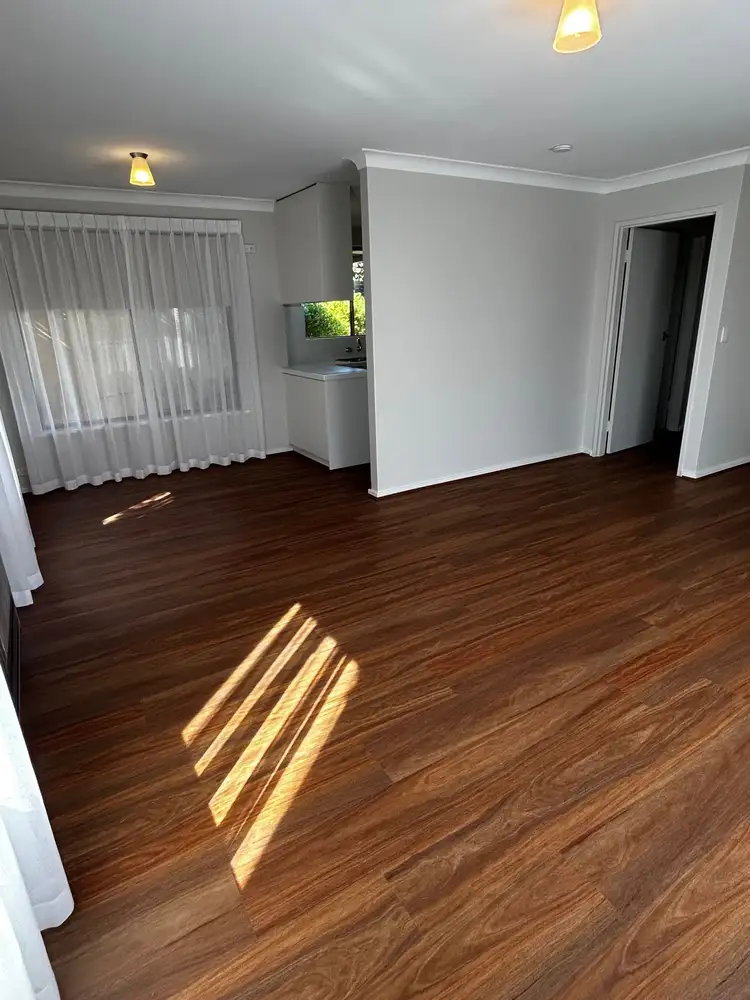 4A Selsted Place, Glendalough WA 6016
