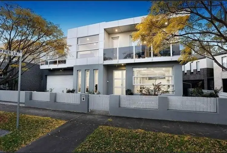 13 Lakeside Crescent, Maribyrnong VIC 3032