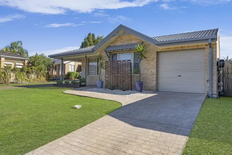 7 Newton Place, Blue Haven NSW 2262