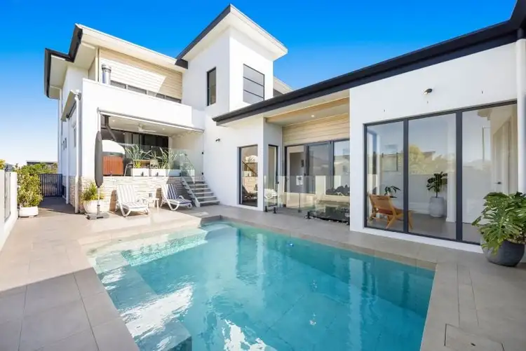 9 Harbourlights Way, Pelican Waters QLD 4551
