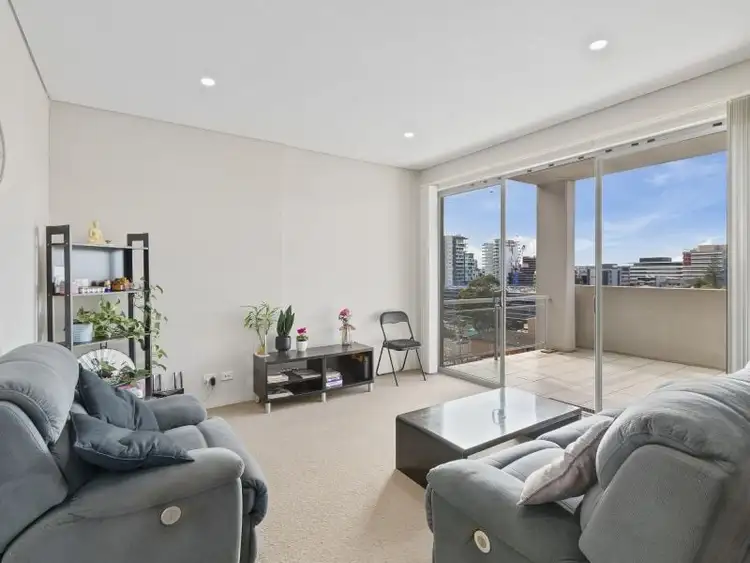 12 Loftus Street