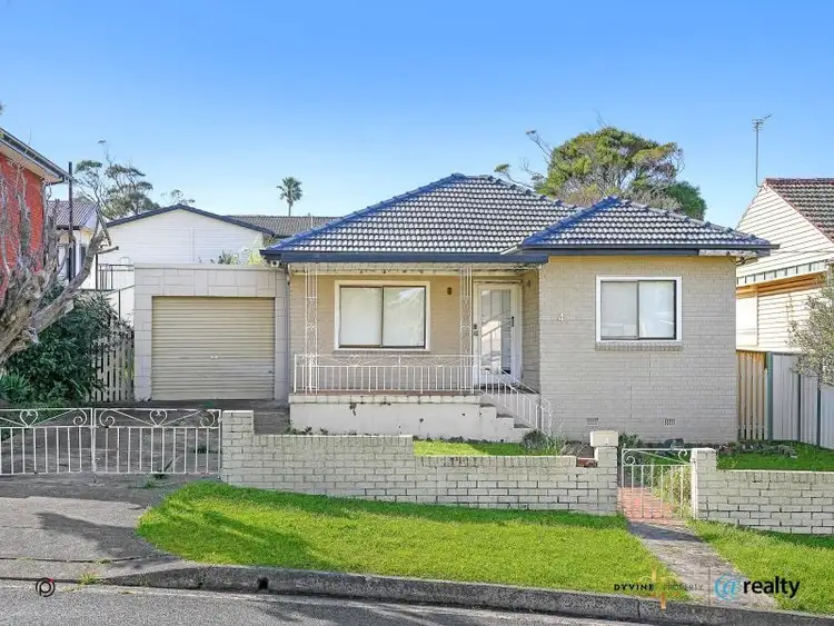 4 Gordon Crescent, Lake Heights NSW 2502
