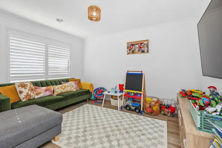 Fifth view of Homely house listing, 19 Valencia Drive, Gobbagombalin NSW 2650