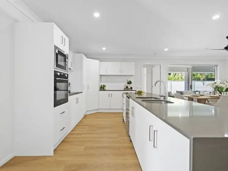 2/307 Colburn Avenue, Victoria Point QLD 4165