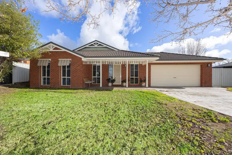 18 Walla Place, Glenfield Park NSW 2650