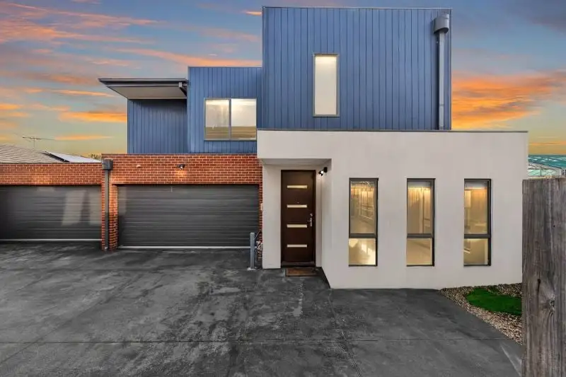 Main view of Homely house listing, 4/31-33 Tully Road, Clarinda VIC 3169