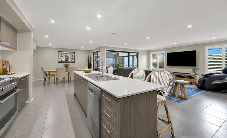 27 Gordon Boulevard, Gisborne VIC 3437