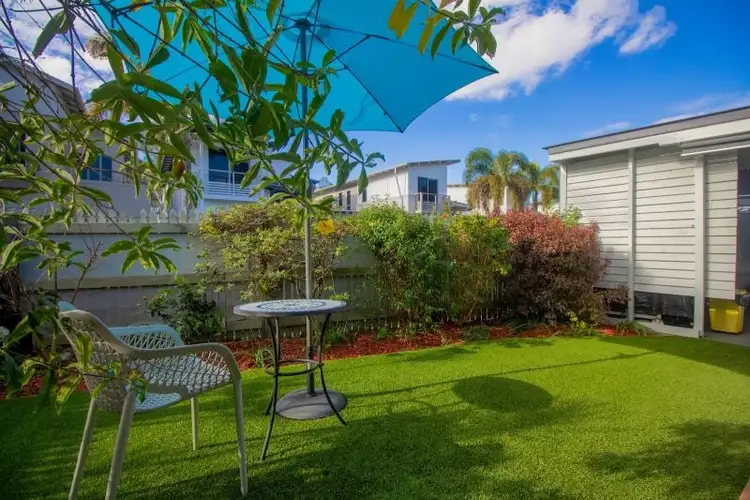 8 Spinnaker Drive, Sandstone Point QLD 4511