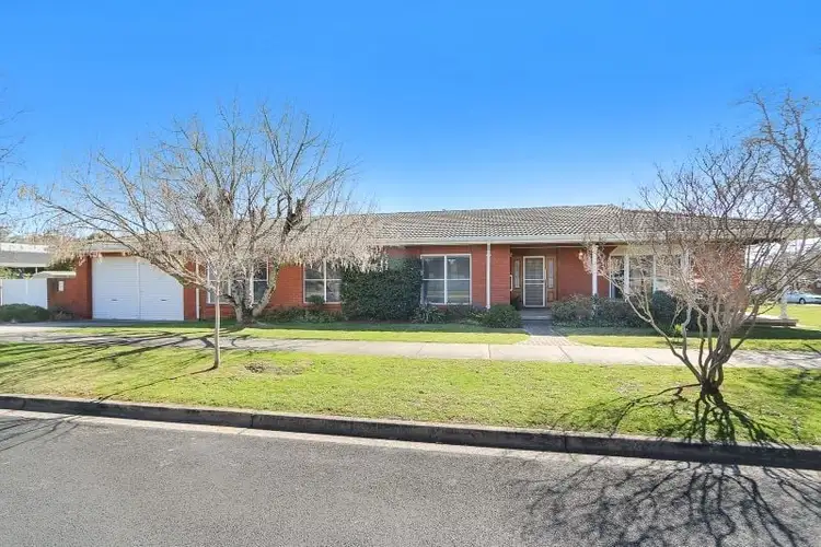 Second view of Homely house listing, 7 Sans Souci Drive, Wodonga VIC 3690