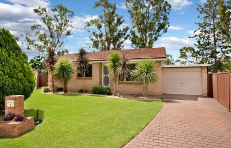 8 Farmer Place, St Clair NSW 2759