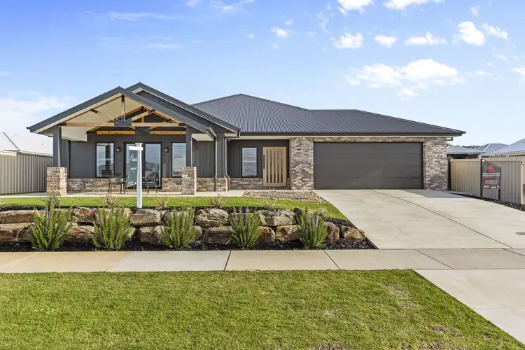 12 Burt Street, Gobbagombalin NSW 2650