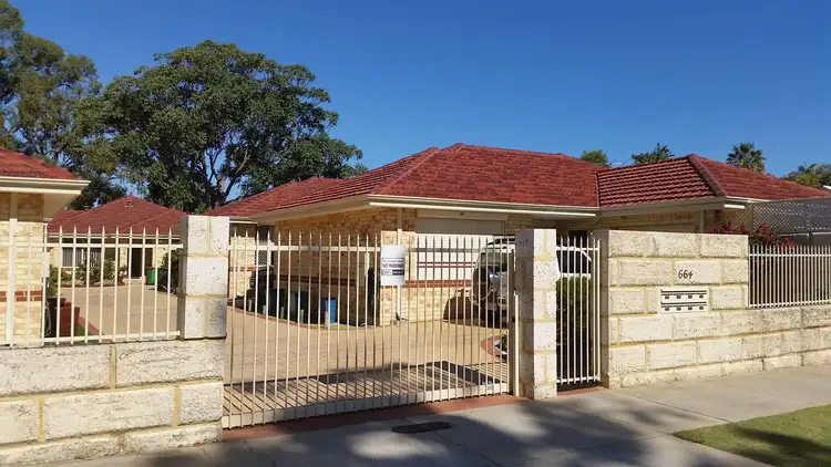 Main view of Homely unit listing, 2/664 Beach Road, Hamersley WA 6022